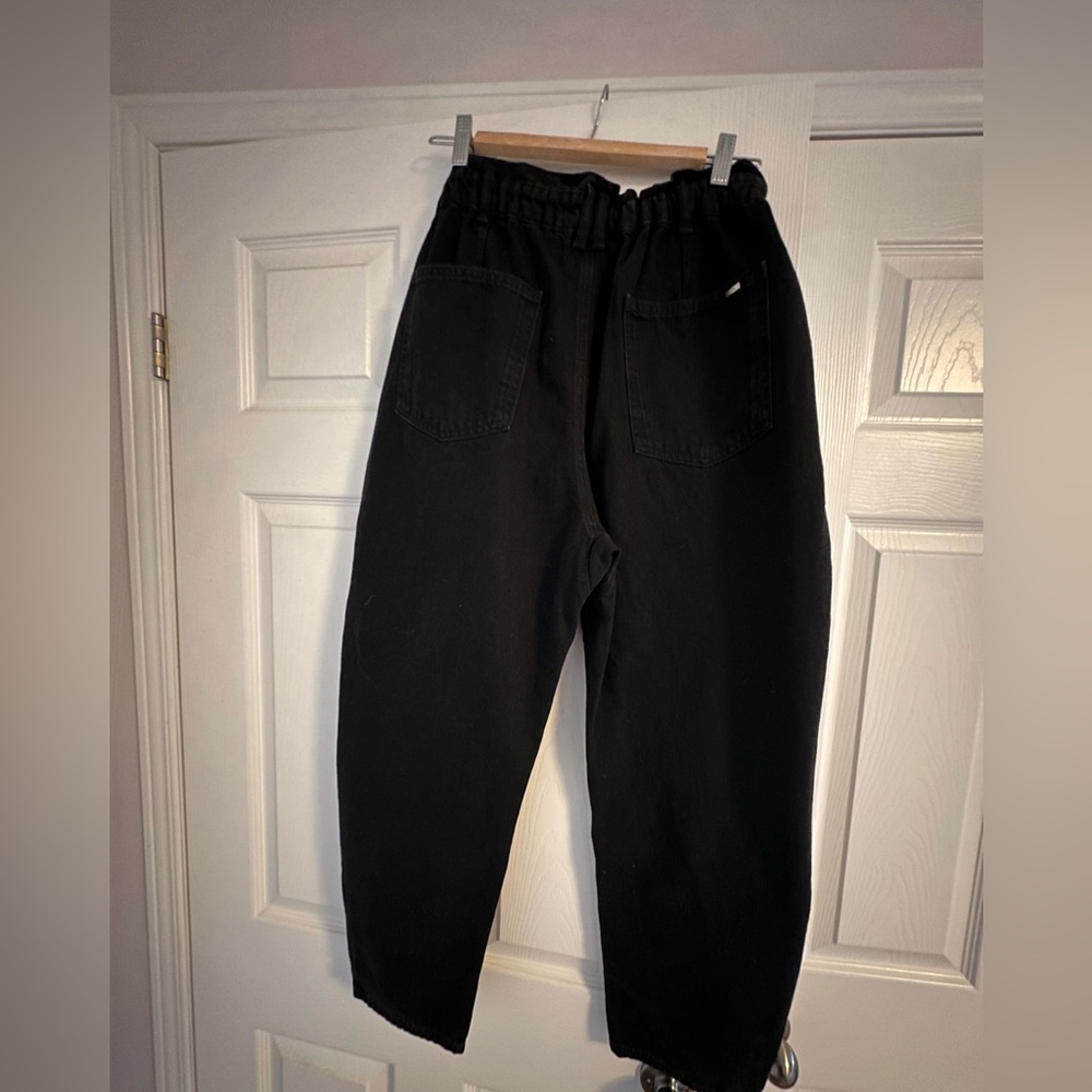 ✨ZARA ✨Black Elastic Waist Barrel JEANS